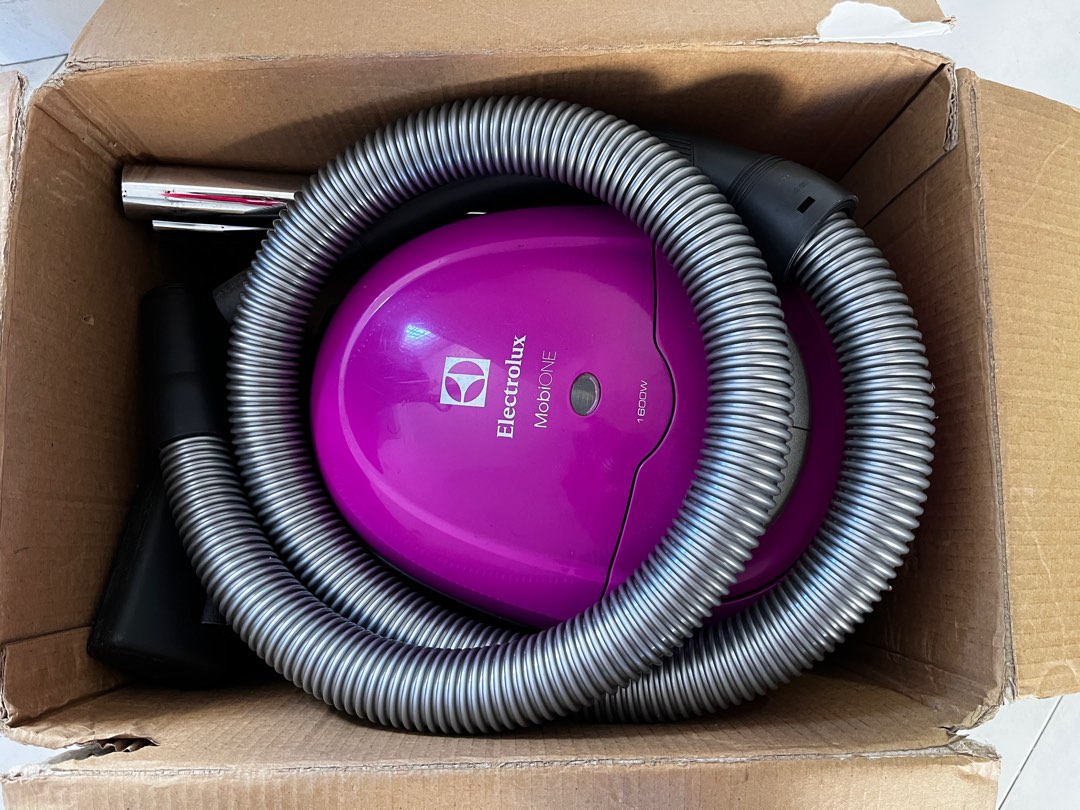 Electrolux Vaccum machine, TV & Home Appliances, Vacuum Cleaner & Housekeeping on Carousell
