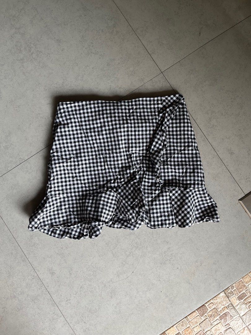 Forever 21 Gingham Skirt Women s Fashion Bottoms Skirts on