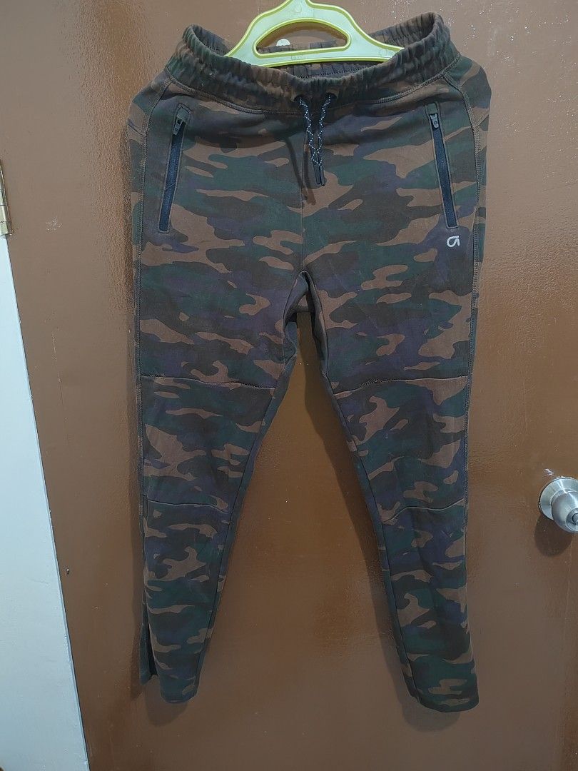 GapFit FIT TECH PANT GREEN CAMO Women s Fashion Bottoms Other