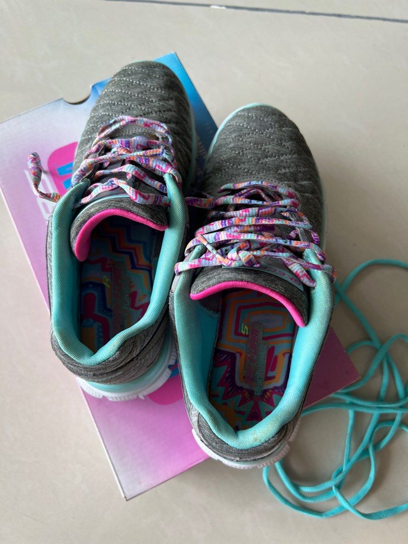 Girls sketchers cheap size 3