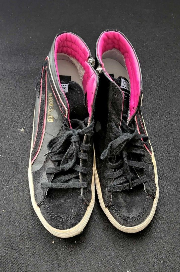 GOLDEN GOOSE Slide 43 (Category: Sneakers) located in Paranaque City. Submitted by _mdv_ (Listing ID 1247144355, Image 2). Description: GOLDEN GOOSE SLIDE Mens size 43 Authentic almost new, worn once 15,000. reduced from 19,000.