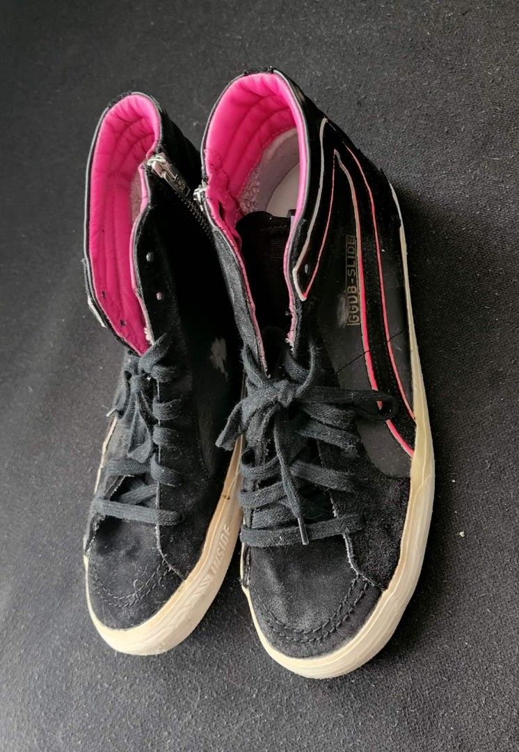 GOLDEN GOOSE Slide 43 (Category: Sneakers) located in Paranaque City. Submitted by _mdv_ (Listing ID 1247144355, Image 1). Description: GOLDEN GOOSE SLIDE Mens size 43 Authentic almost new, worn once 15,000. reduced from 19,000.
