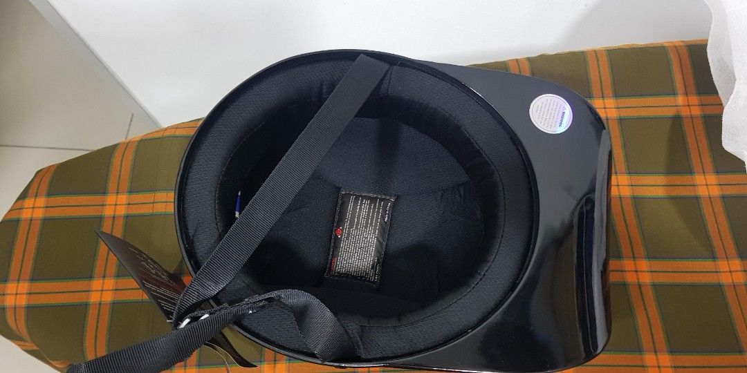 Helmets (Category: Activewear) located in Kuala Lumpur. Submitted by syedfird78 (Listing ID 1247129544, Image 3). Description: baseball cap helmet saiz M black gloss harga termasuk postage boleh COD.