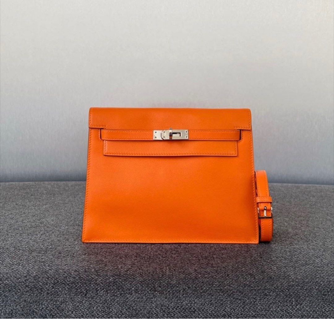 100% Authentic Hermes Kelly 25 Swift Orange PHW Condition 9/10 Comes with  Dustbag Lockset and Clochette, Luxury, Bags & Wallets on Carousell