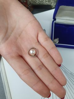 High grade Akoya pearl pin