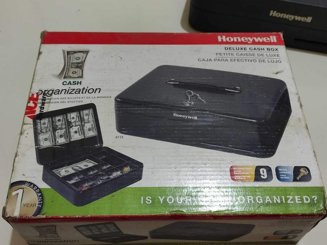 Honeywell Deluxe Cash Box Model 6113 on Carousell