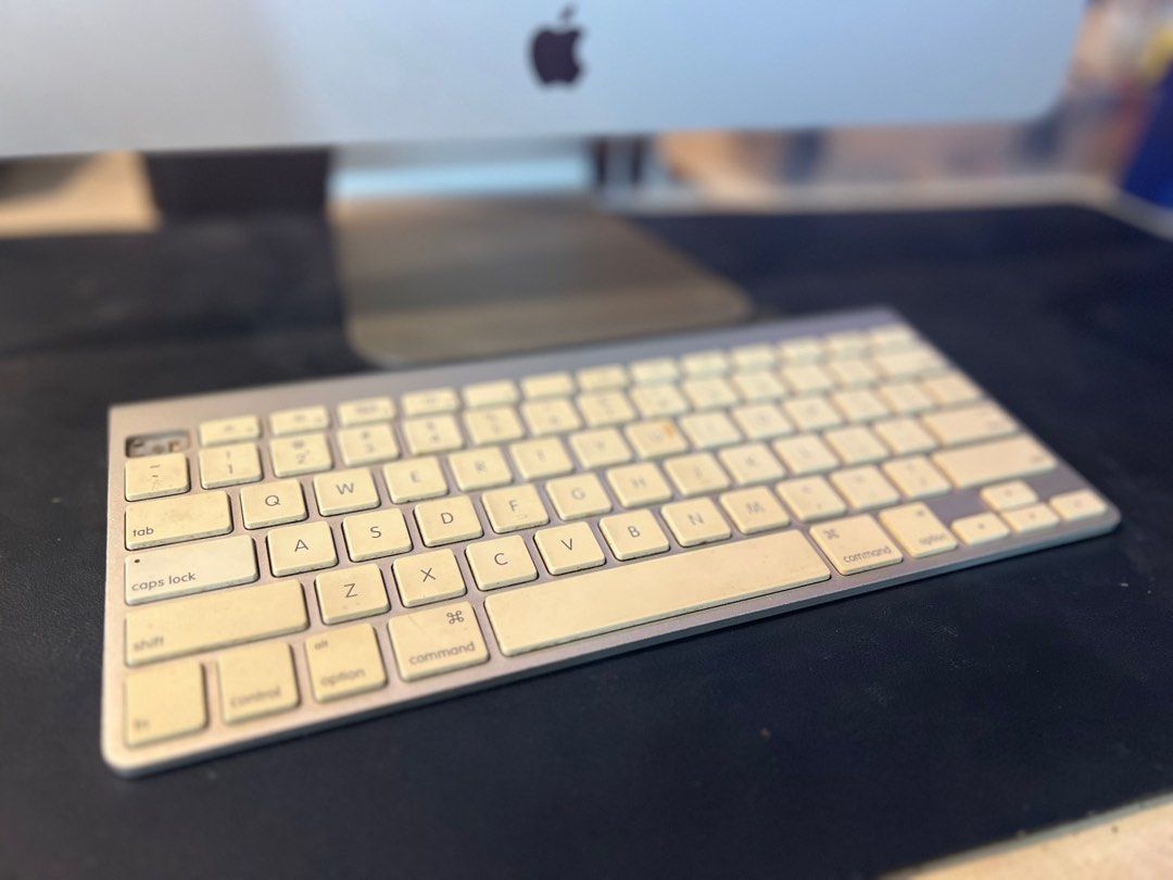 Imac 2012 16gb 256SSD (Category: Desktops) located in Quezon City. Submitted by quickfox_19 (Listing ID 1247199346, Image 3). Description: Selling my late imac 2012 upgrade to 256gb SSD and 16gb memory. This has been my reliable edit partner since the pandemic and its time for its new owner. Can handle simple editing and basic web and encoding tasks. Comes with a generic BT mouse and orig 1st gen BT apple keyboard. RFS: bills😅 pm lang and kindly