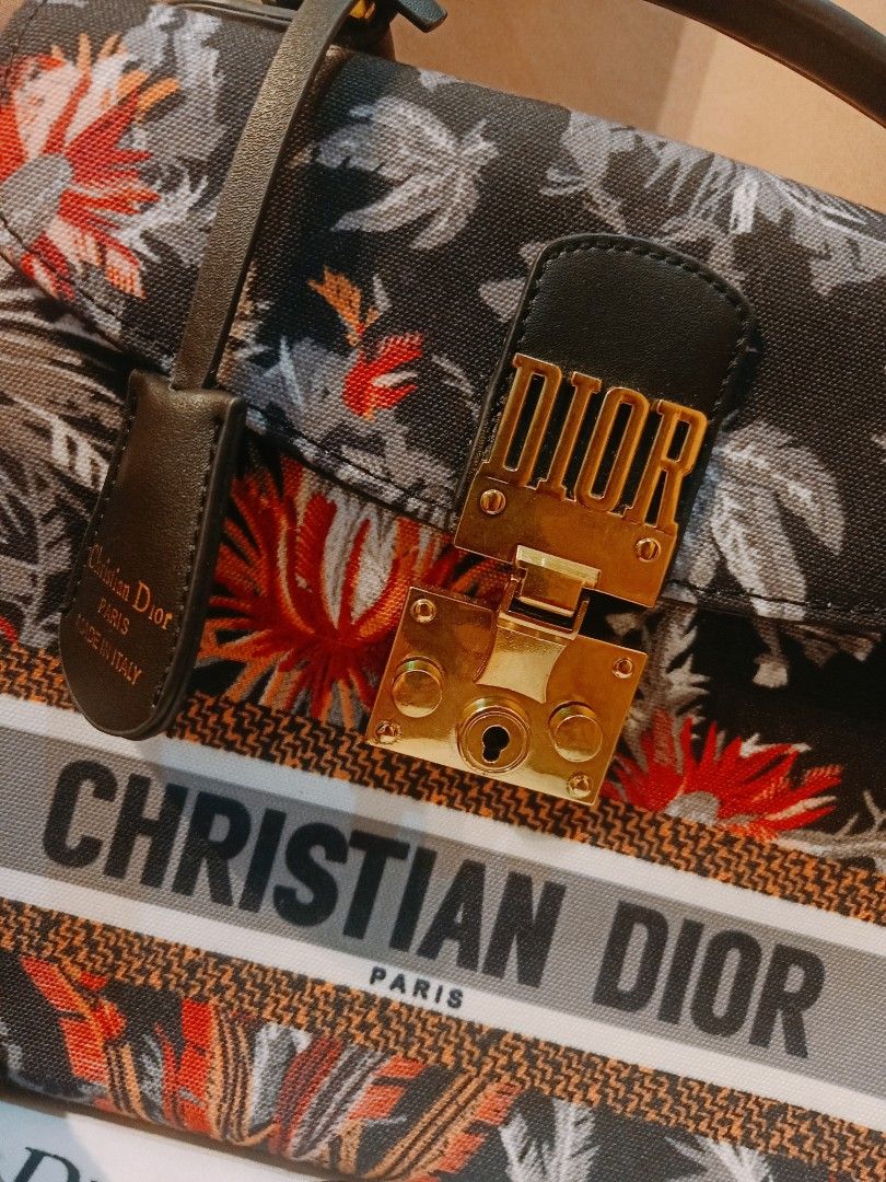 Japan Preloved Dior Hand bag sling (Category: Luxury Bags & Wallets) located in Cebu City. Submitted by day.98 (Listing ID 1247264513, Image 2). Description: selected from japan surplus embroiderd coded - etikita meduim size no flaws.
