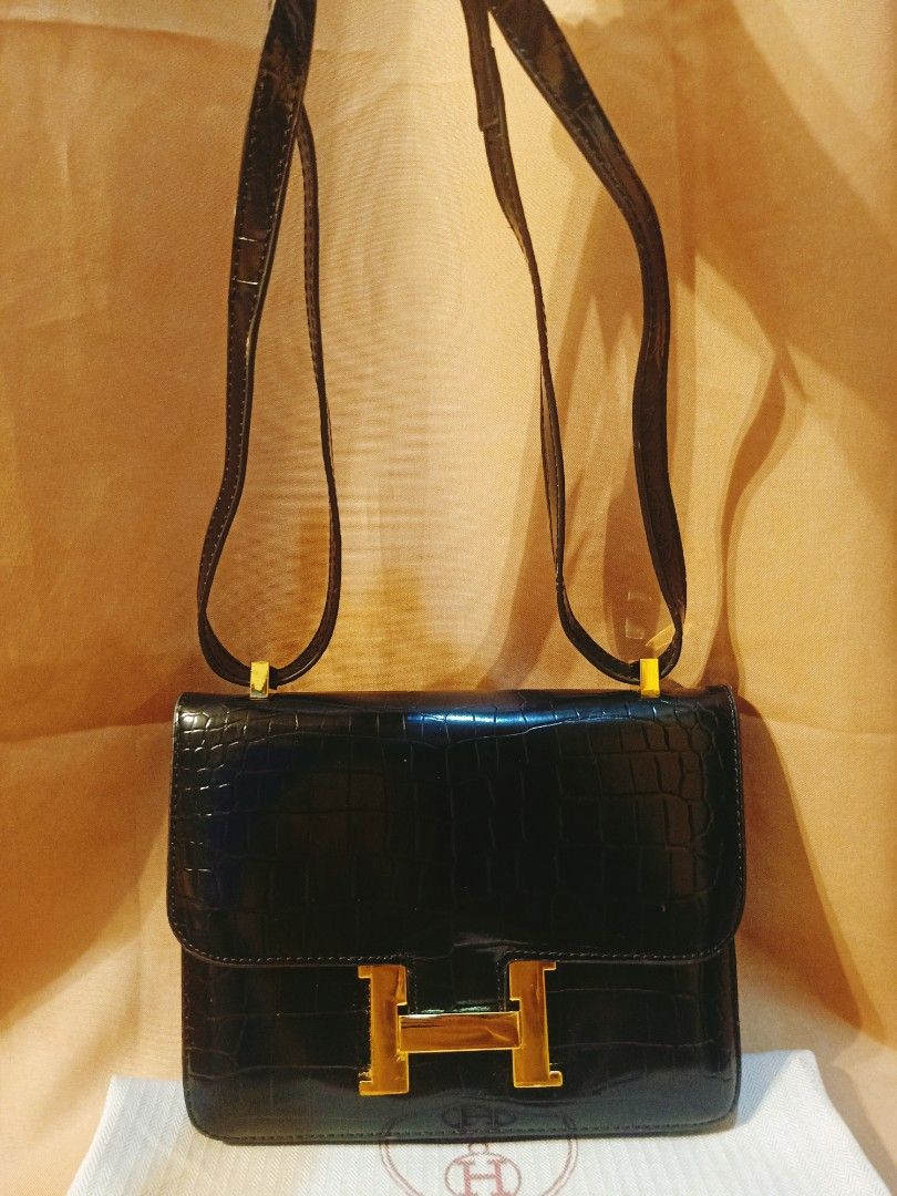 Japan Preloved Hermes Constance (Category: Luxury Bags & Wallets) located in Cebu City. Submitted by day.98 (Listing ID 1247265017, Image 2). Description: selected from japan surplus Authenticty not guaranteed genuine leather coded & etikita with dust bag no flaws.