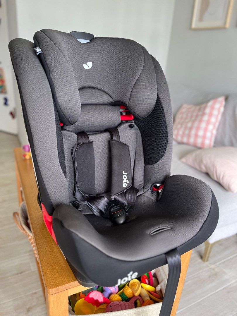 Joie Bold Car Seat for 1 yr old and up with ISOFIX connectors