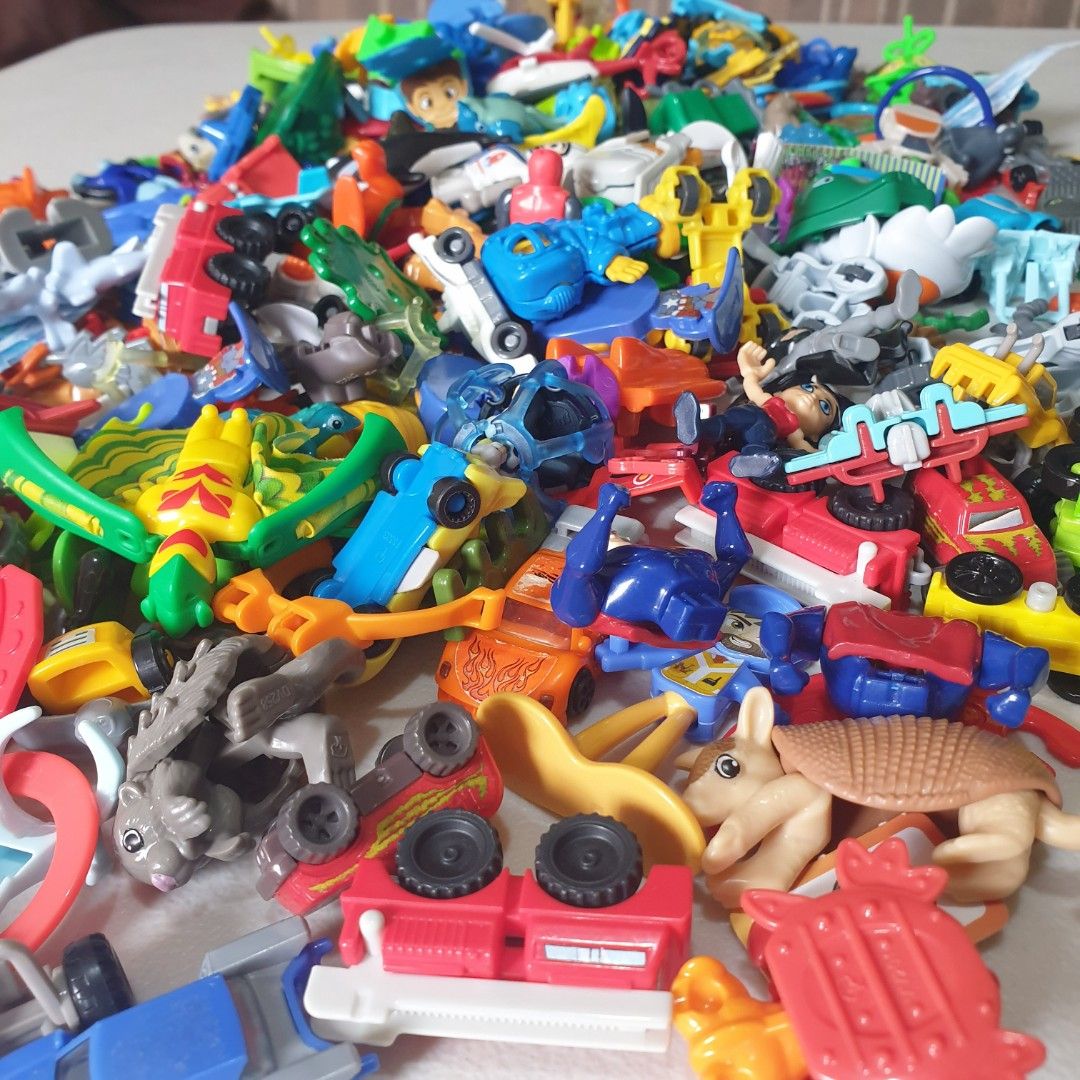 KINDER JOY TOYS PLUS OTHER SURPRISE on Carousell