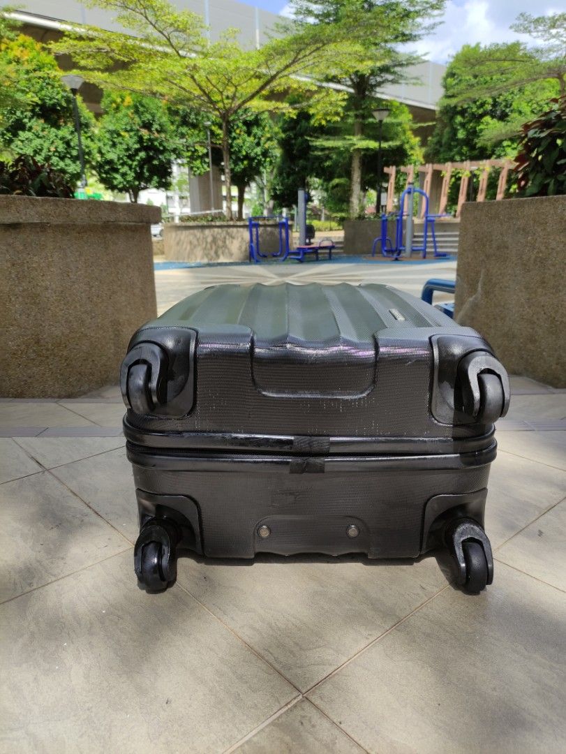 Le Maurice 4 Wheels 24 Inches Expandable Luggage, Hobbies & Toys