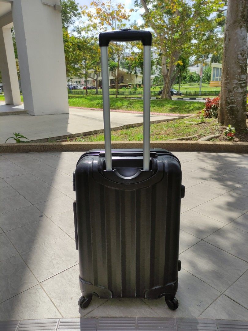 Le Maurice 4 Wheels 24 Inches Expandable Luggage, Hobbies & Toys