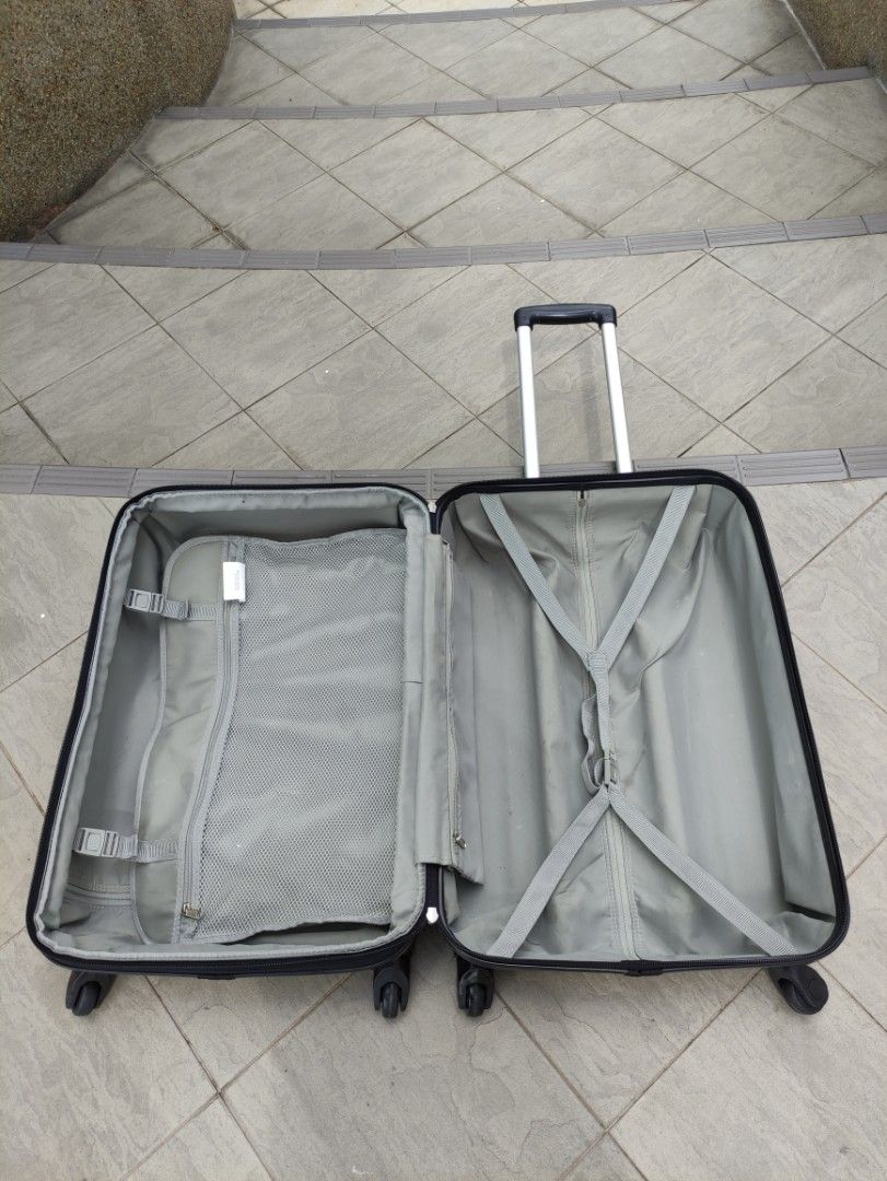 Le Maurice 4 Wheels 24 Inches Expandable Luggage, Hobbies & Toys