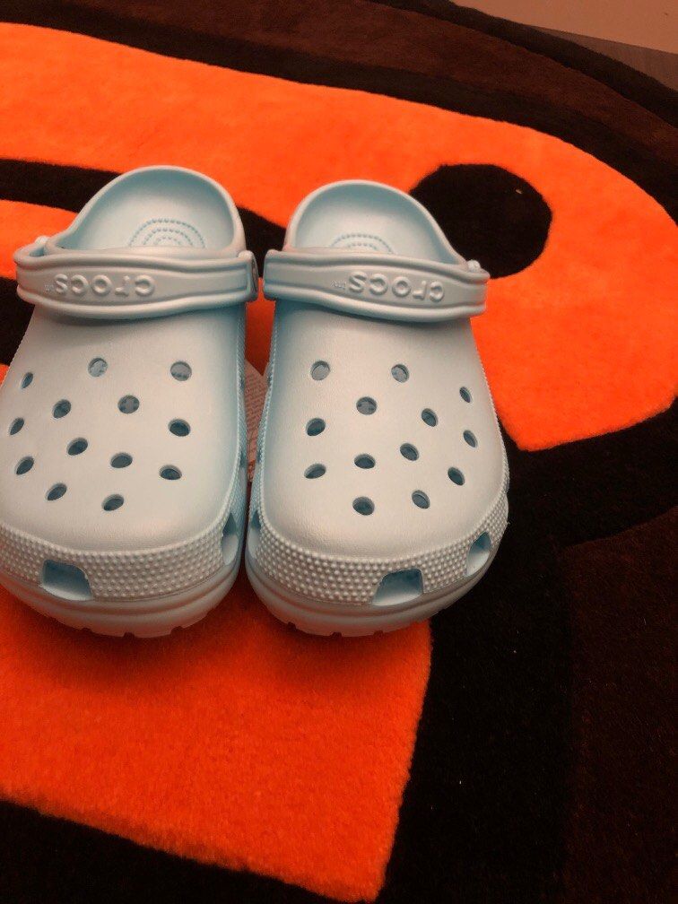 Ice blue online crocs size 6