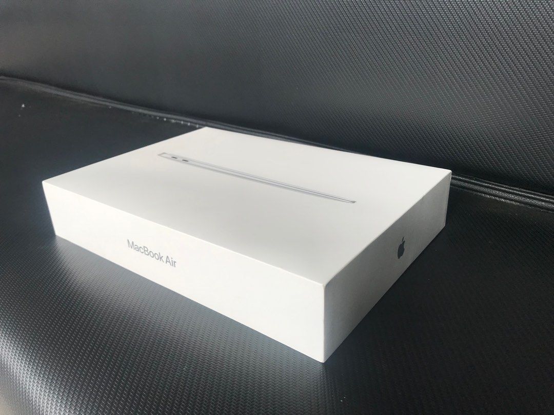 macbook air m1 13 inch complete with box on Carousell