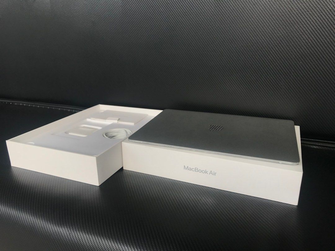 macbook air m1 13 inch complete with box on Carousell