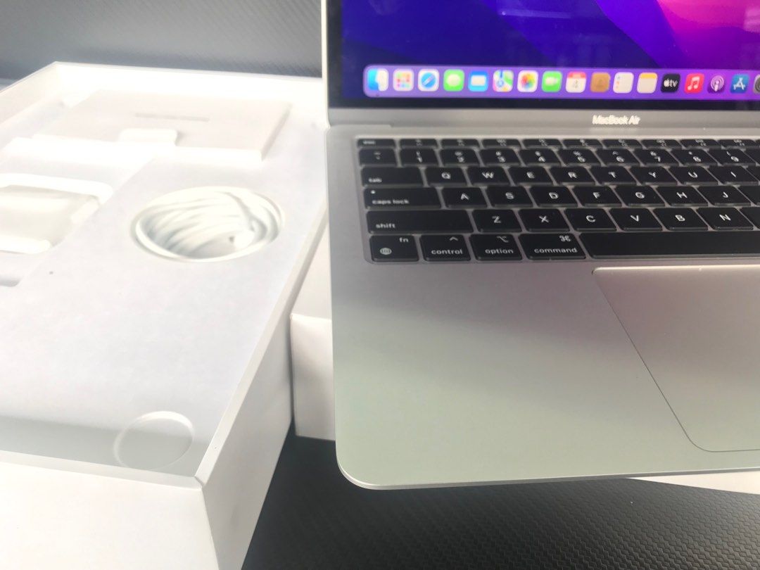 macbook air m1 13 inch complete with box on Carousell