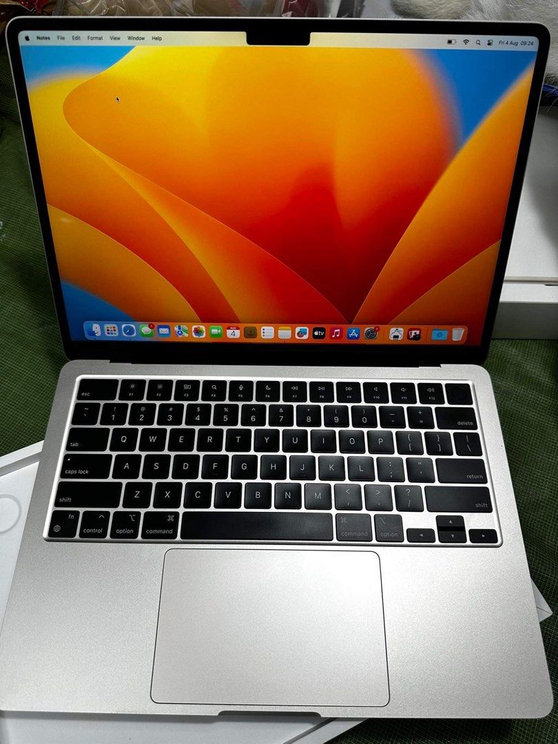 MacBook Air M2 Starlight, Computers & Tech, Laptops & Notebooks on Carousell