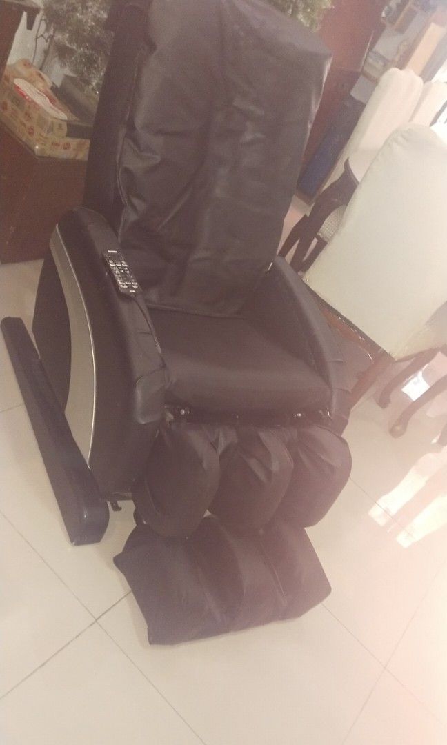 Massage Chair for sale (Category: Massage Devices) located in Quezon City. Submitted by allonsale991983 (Listing ID 1247298471, Image 2). Description: Hiro Massage Chair for sale RFS: Decluttering issue: leg massage not working For pick up Veterans Village Muñoz Project 7 Quezon City (lalamove/transfortify).