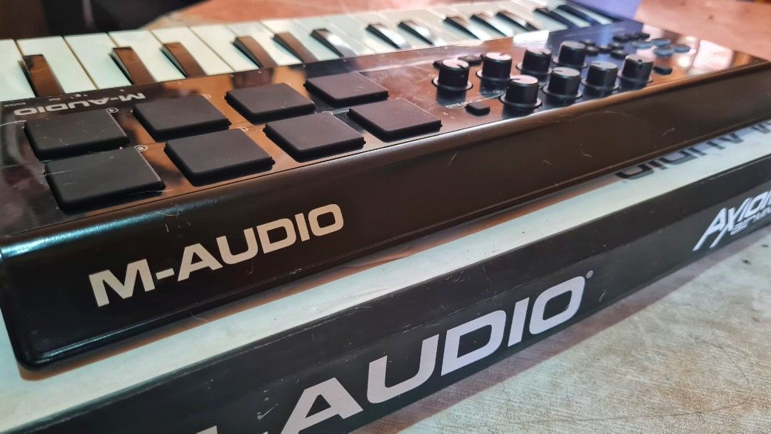M-Audio Axiom Air Mini 32 (Category: Other Audio Equipment) located in Antipolo. Submitted by ventt (Listing ID 1247162799, Image 3). Description: Di masyadong nagamit nasa box lang. 0933 518 8494.