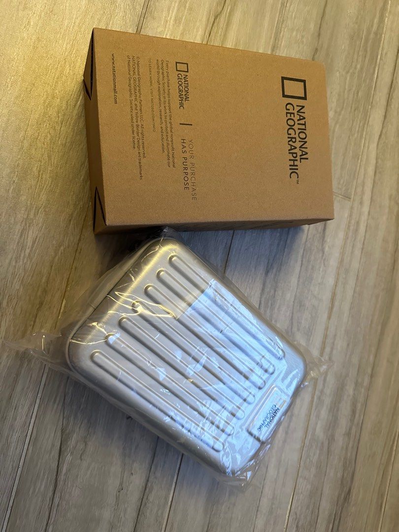 National Geographic mini luggage crossbody bag, 女裝, 手袋及銀包, 多用途袋 Carousell