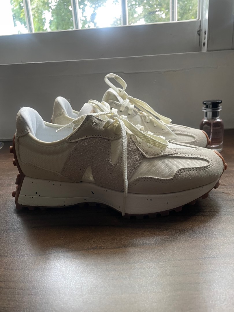 NB 327 on Carousell