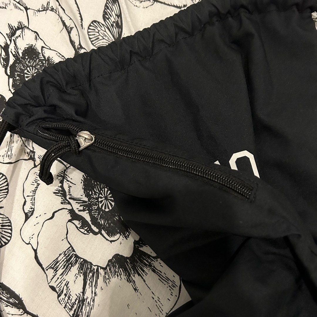 nike drawstring bag (Category: Sling Bags) located in Santa Rosa. Submitted by iriswears (Listing ID 1247122888, Image 2). Description: .