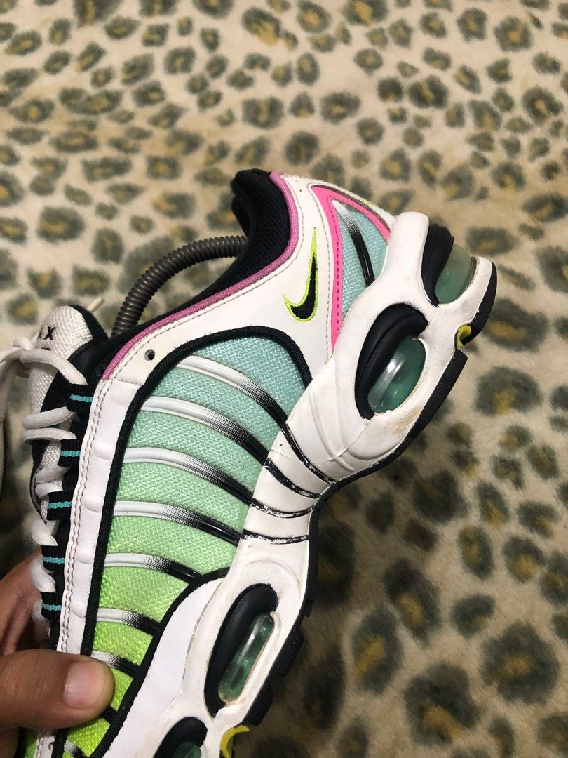 tailwind aurora green