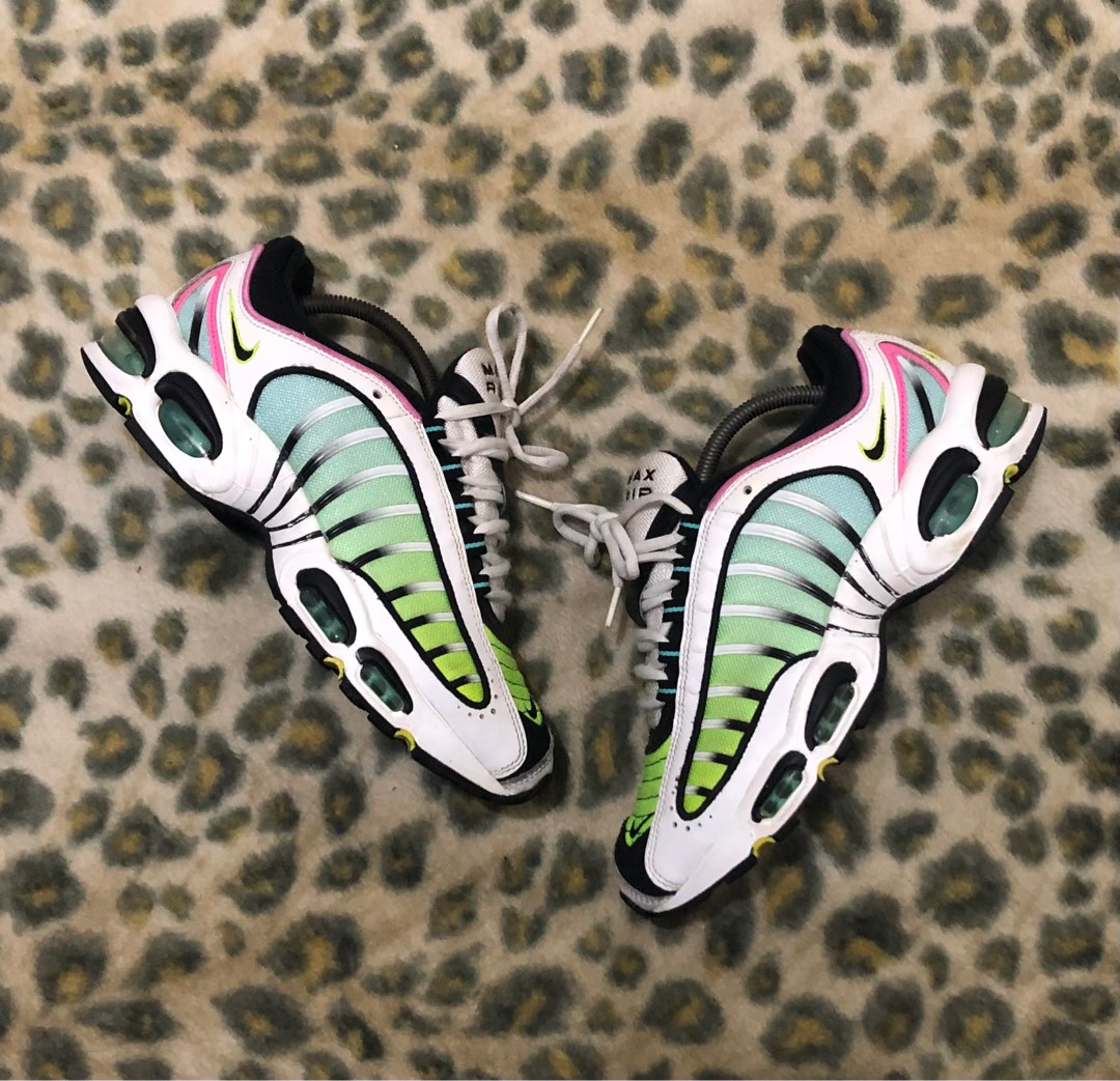 tailwind aurora green