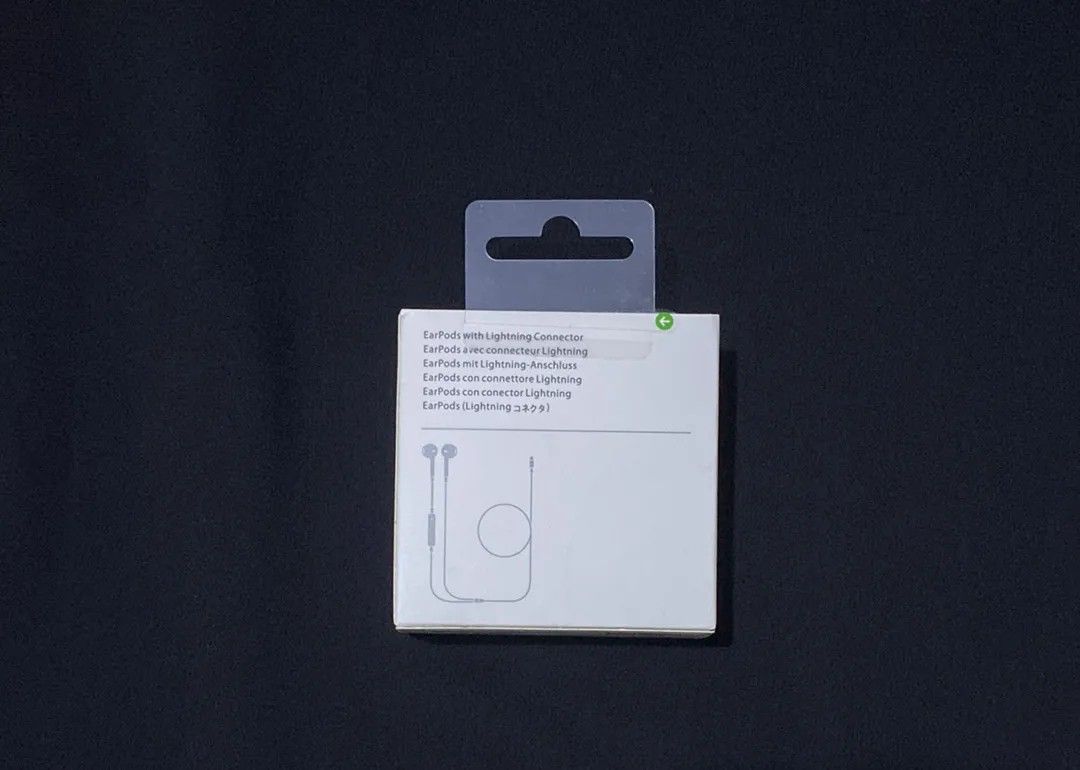ORIGINAL EARPODS LIGHTNING CONNECTOR, (Category: Headphones & Headsets) located in Manila. Submitted by milasgadgetph (Listing ID 1247268642, Image 2). Description: 🍎Original Apple EarPods Lightning Connector! ✅100% ORIGINAL ✅100% BRANDNEW and SEALED ✅100% BASS BOOSTED ✅100% HIGH QUALITY SOUND ✅100% HEAVY DUTY ✨No need to connect bluetooth. Plug and Play na. 💯 MOP -Gcash -BPI Shipping: 💥Lalamove 💥Lbc 💥j&t ( First payment ) Take Note! No to F
