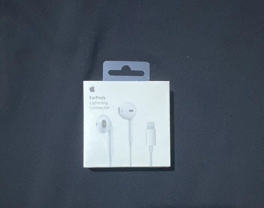 ORIGINAL EARPODS LIGHTNING CONNECTOR, (Category: Headphones & Headsets) located in Manila. Submitted by milasgadgetph (Listing ID 1247268642, Image 1). Description: 🍎Original Apple EarPods Lightning Connector! ✅100% ORIGINAL ✅100% BRANDNEW and SEALED ✅100% BASS BOOSTED ✅100% HIGH QUALITY SOUND ✅100% HEAVY DUTY ✨No need to connect bluetooth. Plug and Play na. 💯 MOP -Gcash -BPI Shipping: 💥Lalamove 💥Lbc 💥j&t ( First payment ) Take Note! No to F