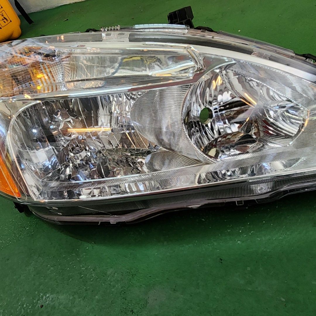 Original Honda Accord 2003 to 2005 headlight RIGHT SIDE ONLY (Category: Body Parts and Accessories) located in San Antonio. Submitted by anythinggoes888 (Listing ID 1247223003, Image 3). Description: Honda Accord headlight RIGHT SIDE ONLY. brand new pls see pictures and make sure it fits your car. look at the screw placements.
