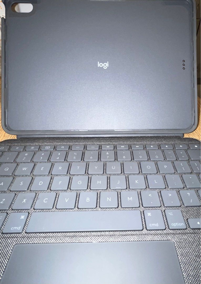 Original Logitech combo touch backlit keyboard case for iPad Air 4th