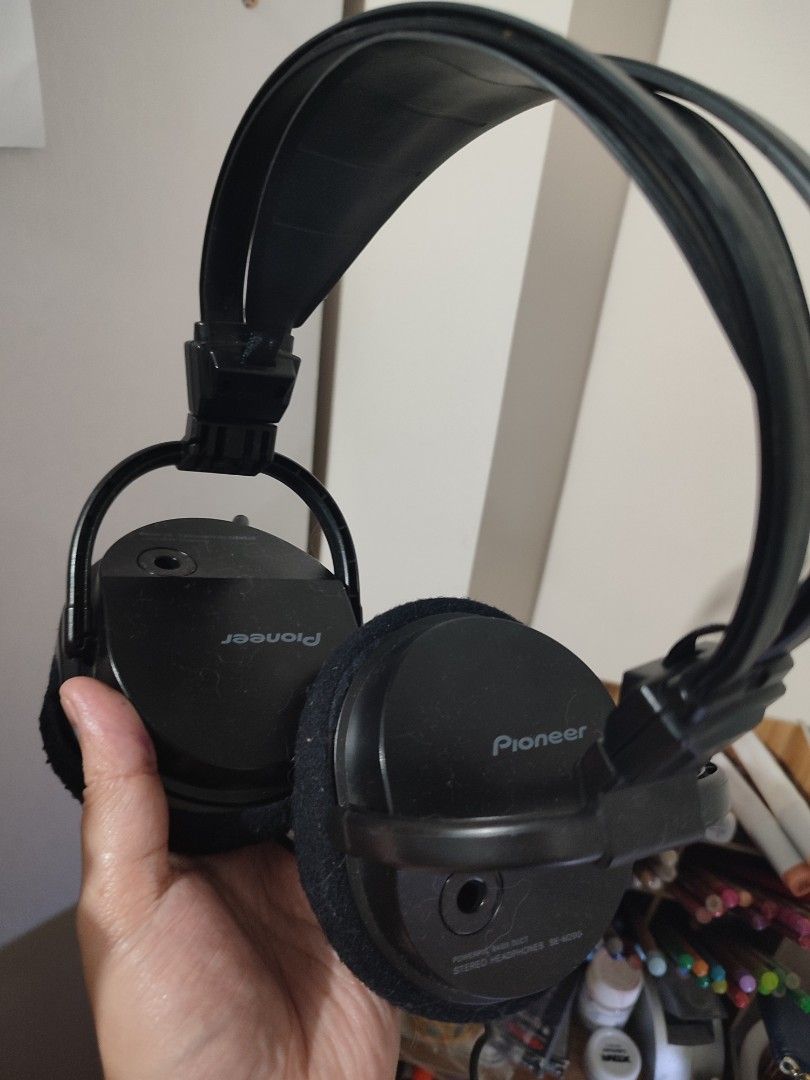 Pioneer Headphone SE M290 with powerful bass duct on Carousell
