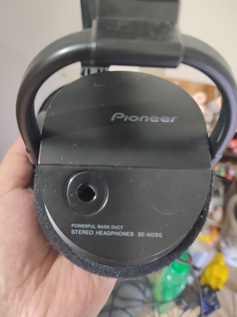 Pioneer Headphone SE M290 with powerful bass duct on Carousell