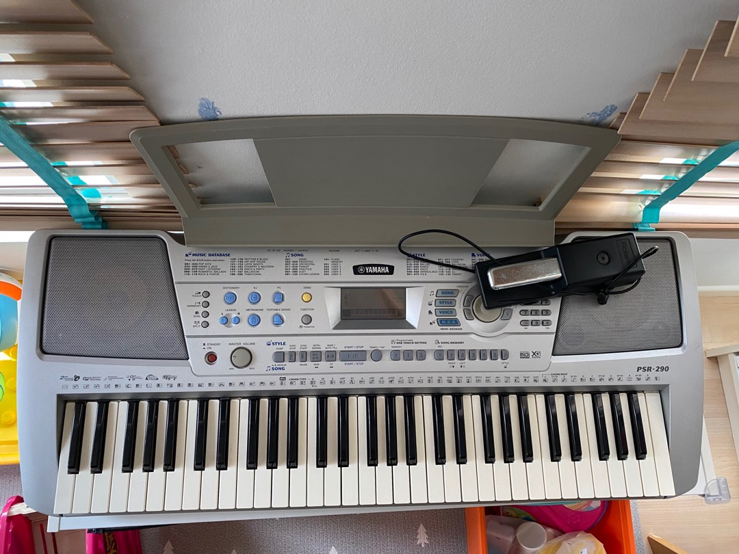 Portable keyboard - YAMAHA PSR 290, Hobbies & Toys, Music & Media