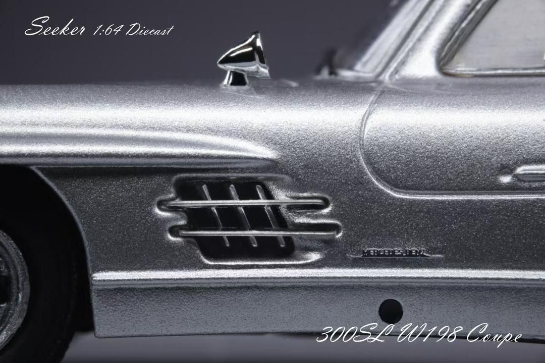 Modellino Seeker 1:64 Mercedes-Benz 300D – Diecast In Ghisa Con Custodia