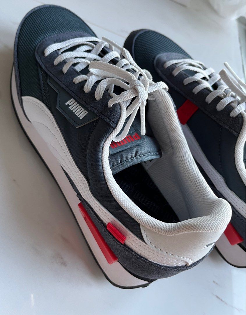 Puma takkies on sale