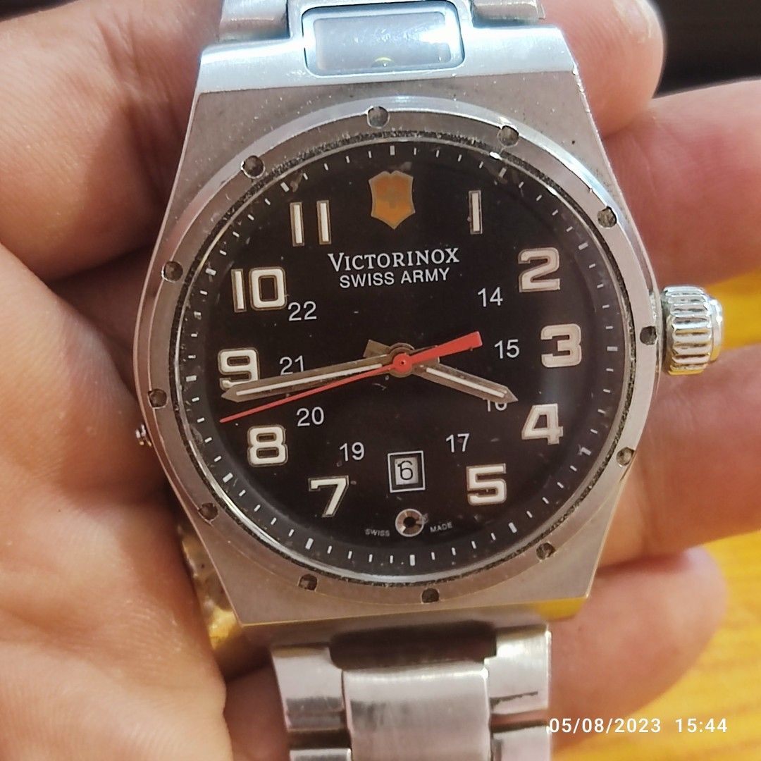 Victorinox night vision 2025 quartz