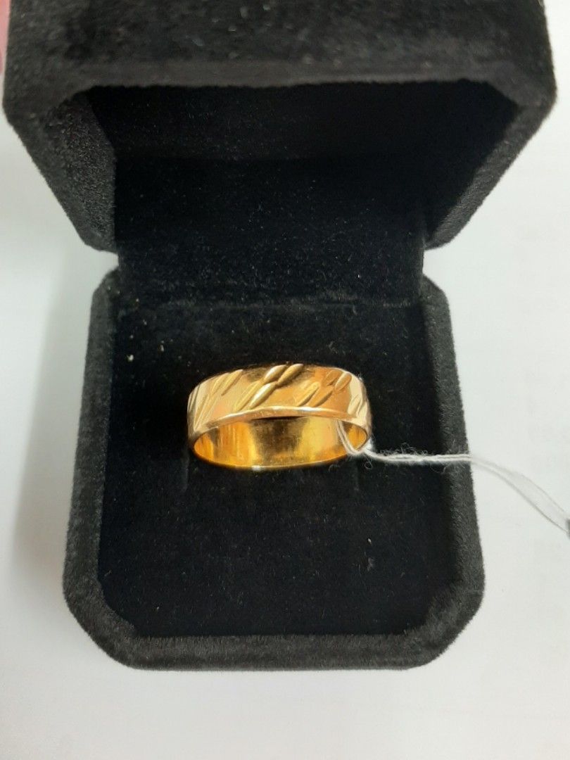 21 carat gold ring, weight 1.81 grams - زمرد ذهب و الماس