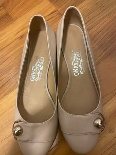 (Category: ) located in . Submitted by fashionistasss02 (Listing ID 1247268955, Image 1). Description: .