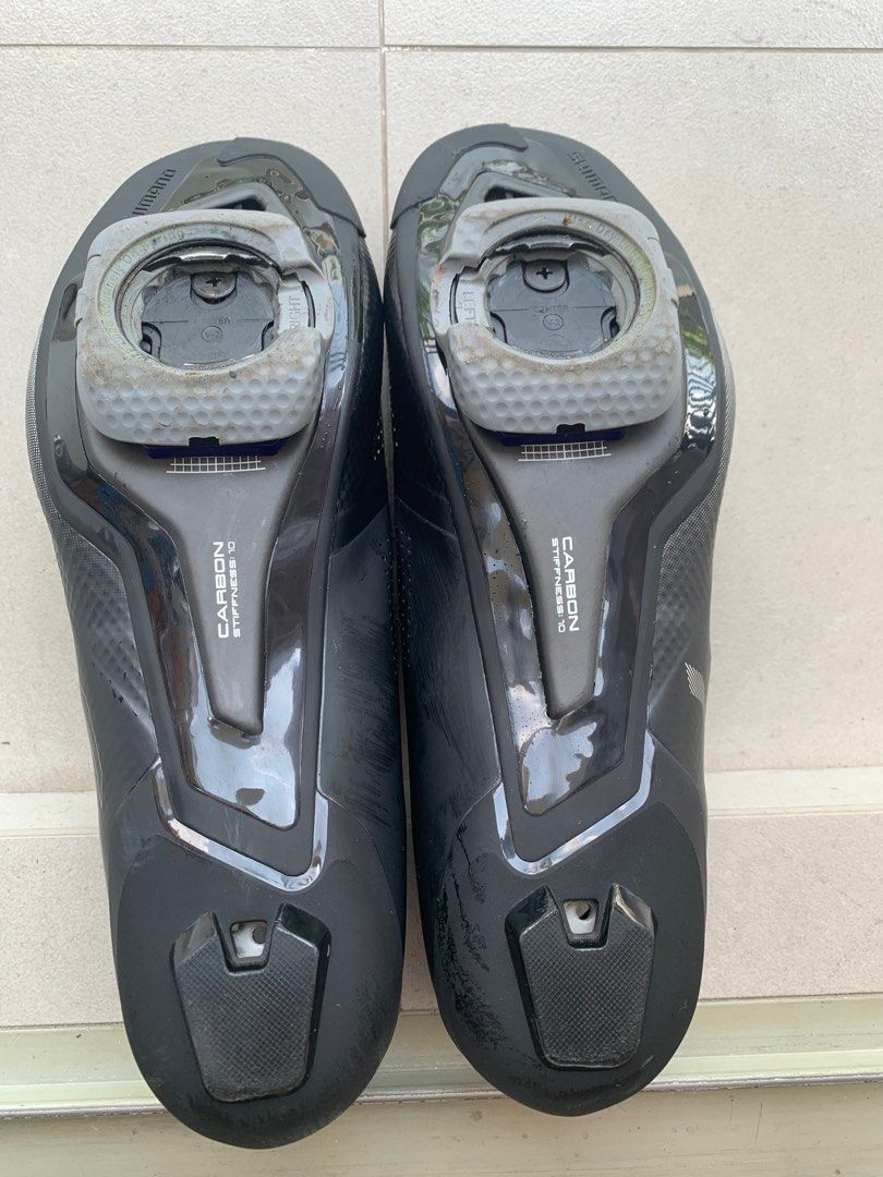 Shimano RC702 Black 43E, Sports Equipment, Bicycles  Parts, Parts   Accessories on Carousell