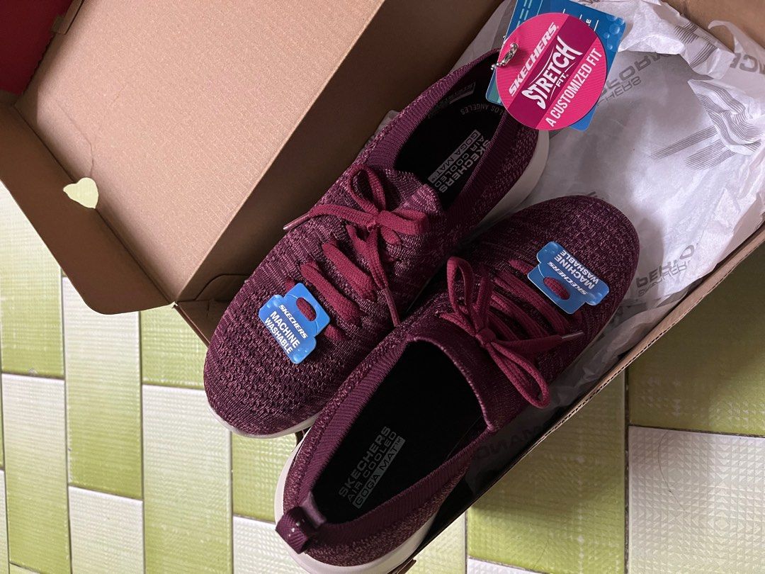 Skechers deals maroon shoes
