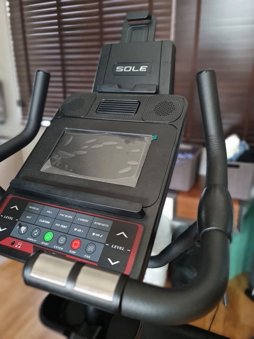 Upright Exercise Stationary / Stationery Bicycle (SOLE Fitness), Sports