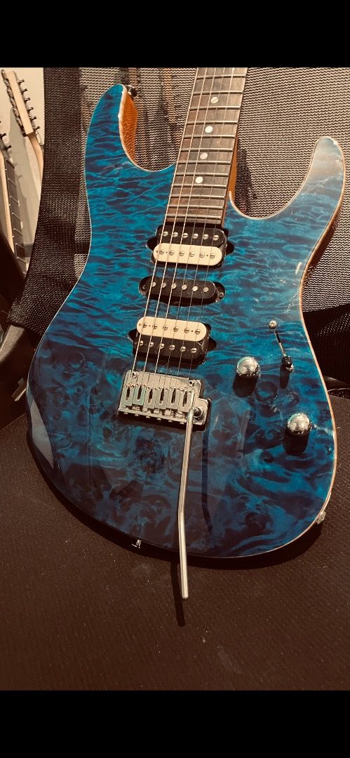 Suhr Modern Plus with Hard Case and whammy bar, locking tuners, Hobbies ...