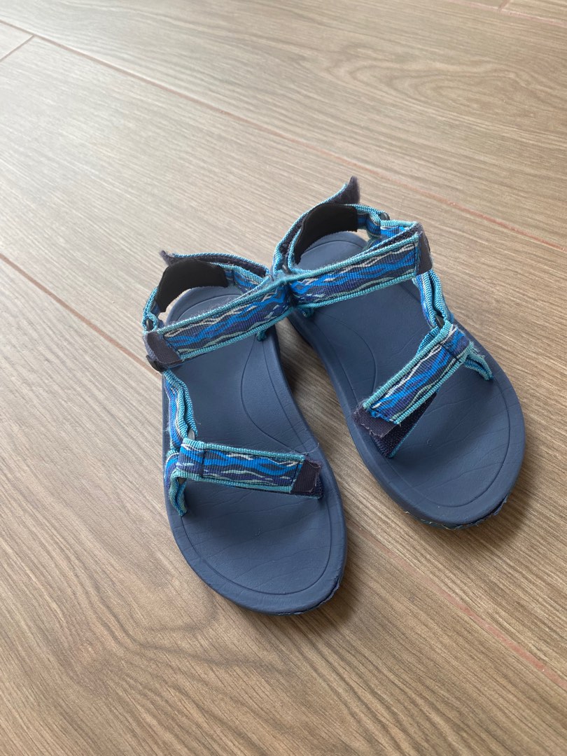 teva boys sandals