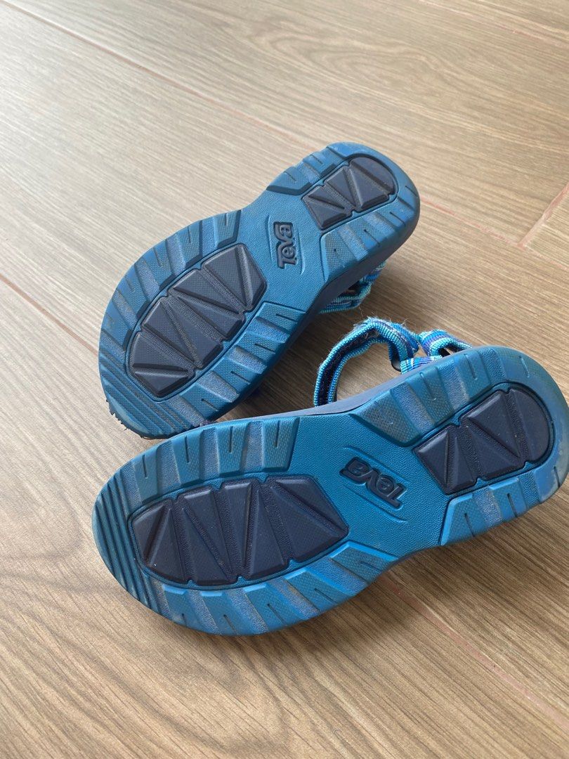teva boys sandals
