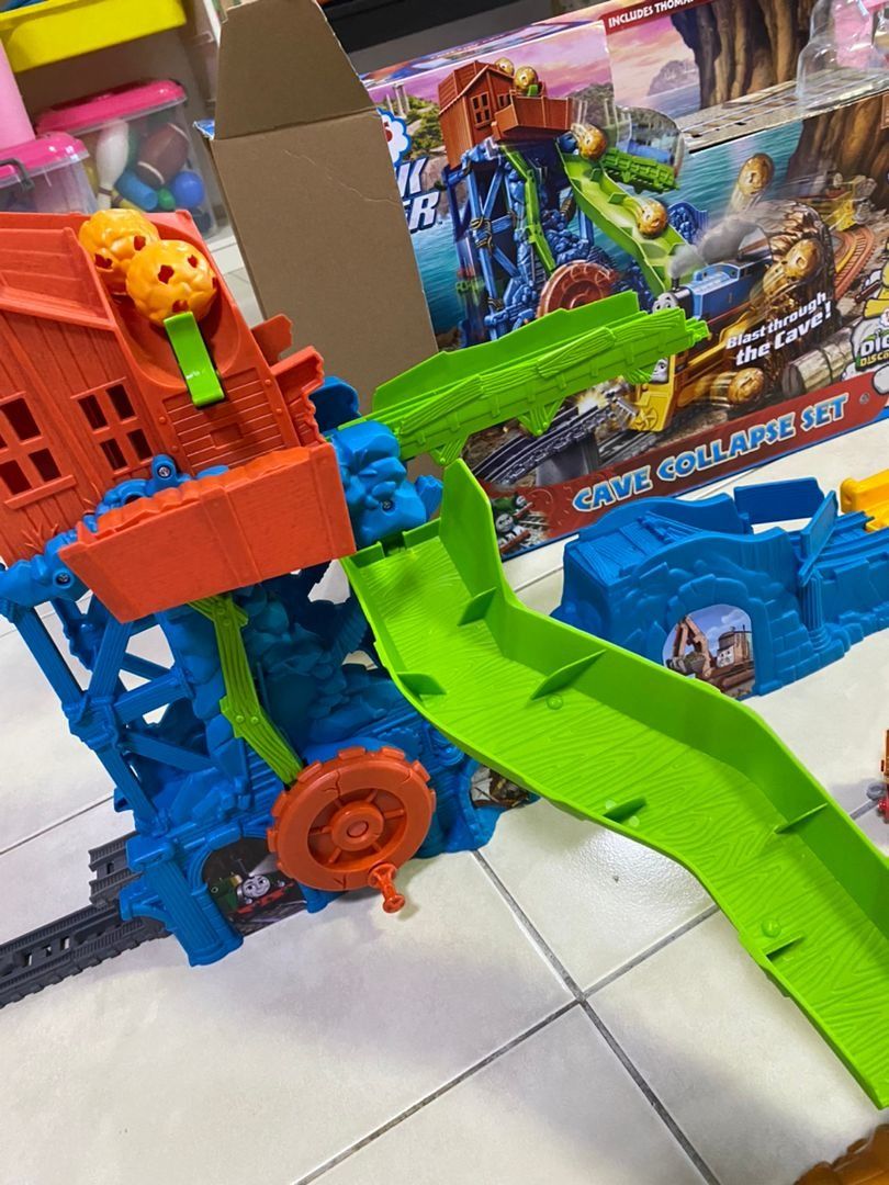 Thomas and friends trackmaster cave collapse set Hobbies Toys