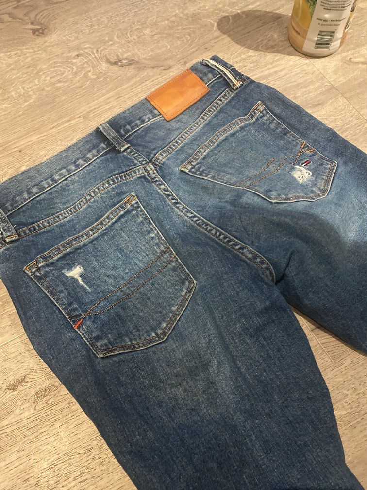 Tommy hilfiger ripped jeans deals